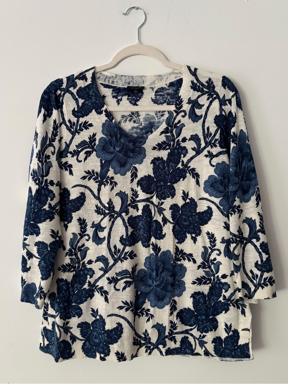 Talbots Womens V Neck Sweater M Blue White Floral Cotton 3/4 Sleeve Lightweight